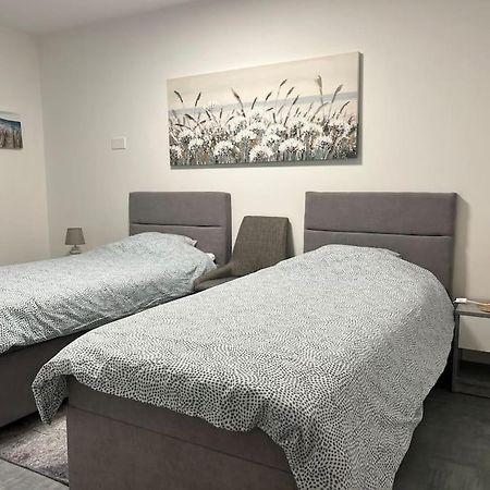 Labpark Relax Apartment Melano Bagian luar foto